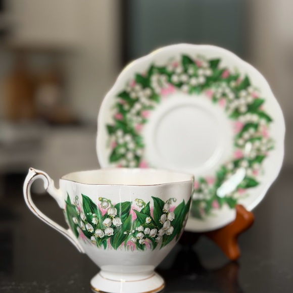 Queen Anne Bone China Teacup & Saucer Lily of the Valley - Picture 3 of 5